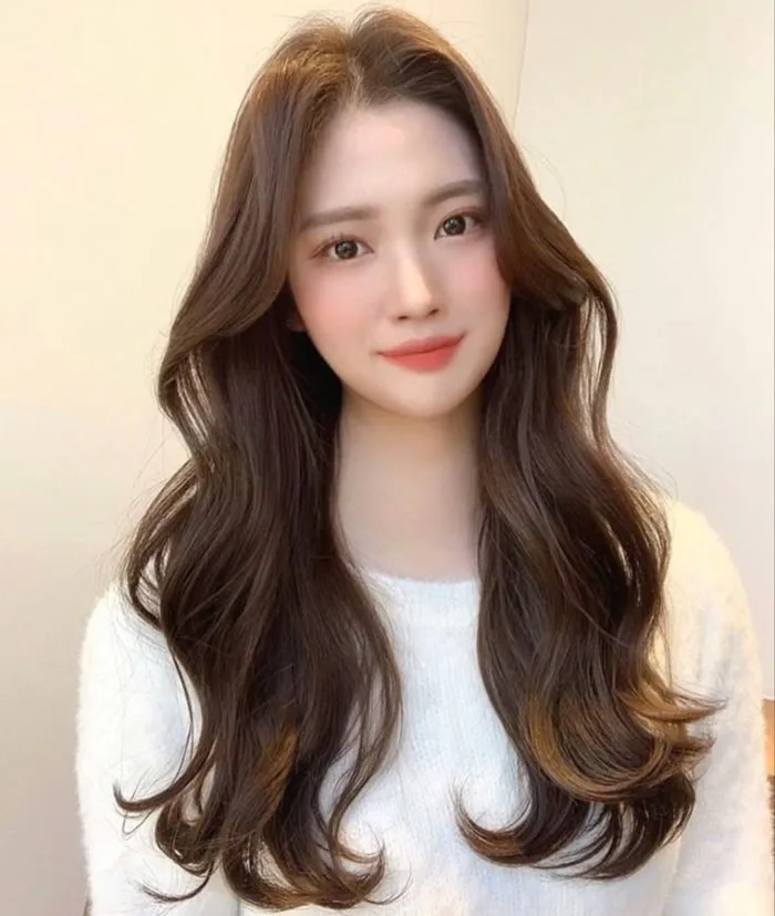 Uốn tóc xoăn lơi giữ được bao lâu? Cách chăm sóc tại nhà để tóc luôn bồng bềnh - Mỹ phẩm Hồng Nhung