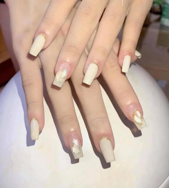Những mẫu nail xà cừ đẹp, trendy và tôn da cho nàng mùa thu đông