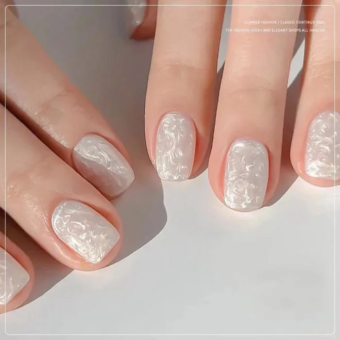 Khám Phá Những Mẫu Nail Ẩn Xà Cừ Đẹp Lung Linh Khiến Phái Nữ Mê Mẩn