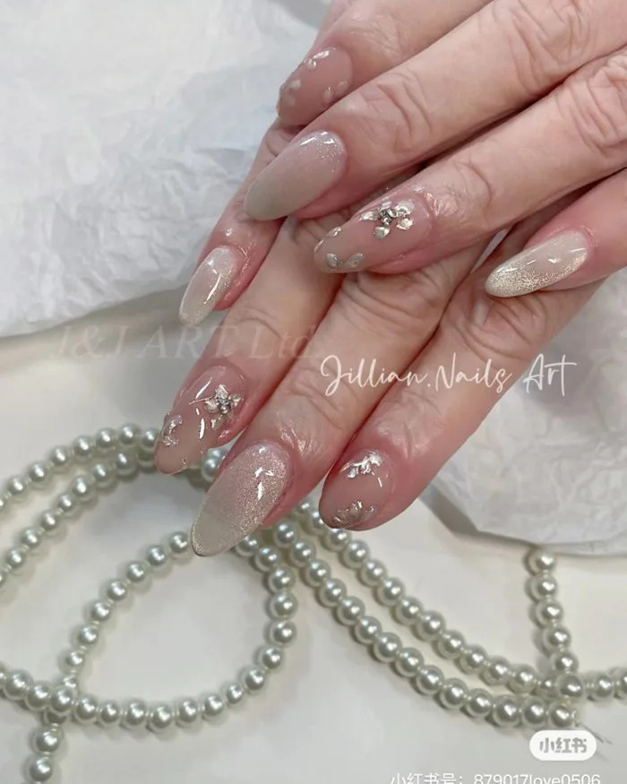 Mẫu Nail Đính Đá Cho Quý Bà U50: Phong Cách Hàn Quốc, Độc Đáo