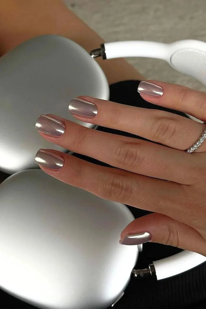 7 màu nail phù hợp với các cô nàng có làn da sẫm màu