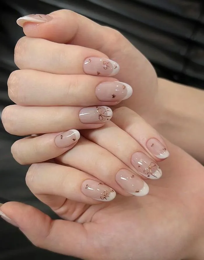 Mẫu nail đẹp nhẹ nhàng phù hợp đi làm – đi chơi được yêu thích hiện nay - Mỹ phẩm Hồng Nhung