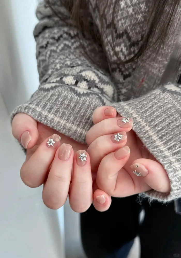 99+ mẫu nail đính đá vừa XINH vừa SANG cho nàng tự tin ra ngoài