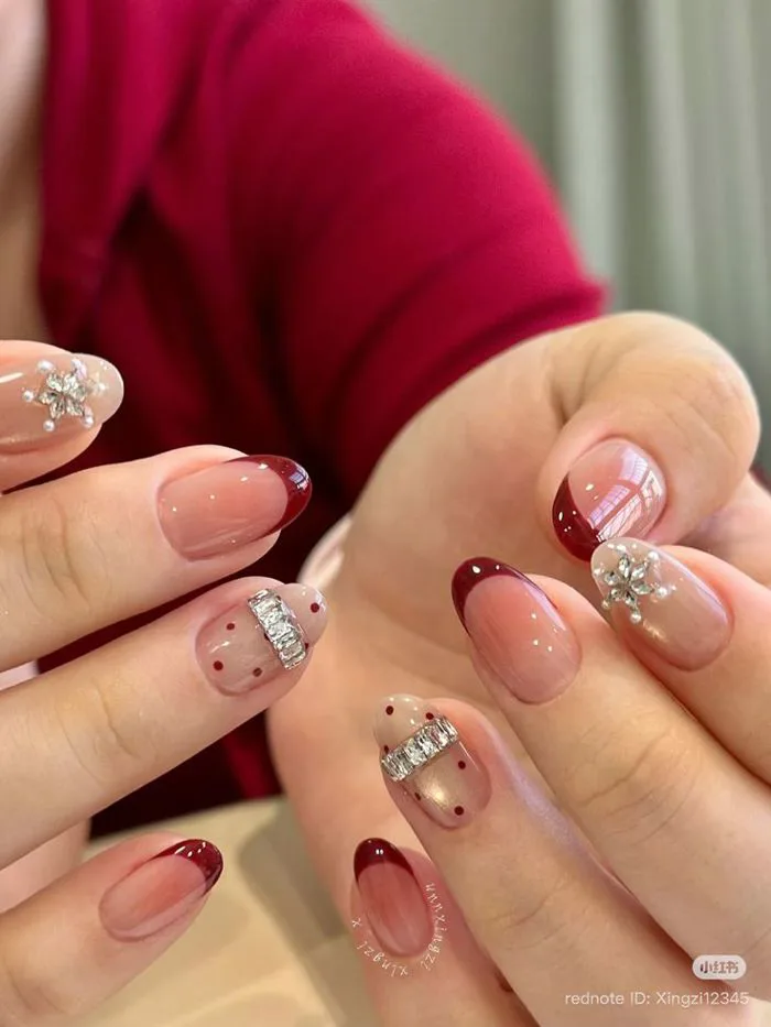 Mẫu nail đính đá cao cấp – Xu hướng nail sang trọng được yêu thích nhất  hiện nay - Mỹ phẩm Hồng Nhung