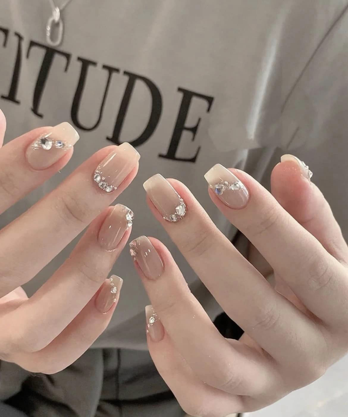 MẪU NAILS ĐÍNH ĐÁ SANG CHẢNH NHÀ NEO