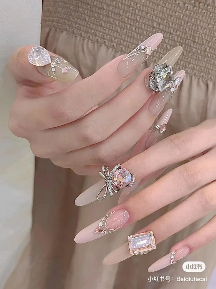99+ mẫu nail đính đá vừa XINH vừa SANG cho nàng tự tin ra ngoài