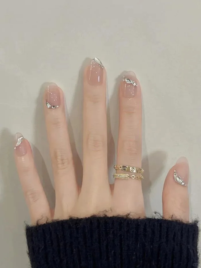 99+ mẫu nail đính đá vừa XINH vừa SANG cho nàng tự tin ra ngoài