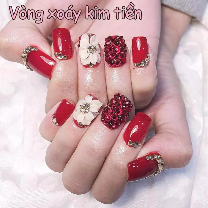 Làm đẹp Tết: 10 mẫu nail độc đẹp lạ giúp bạn nổi bần bật
