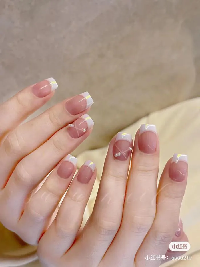 French Đầu Móng: Phong Cách Làm Nails Sang Trọng Và Hiện Đại - Hani Beauty