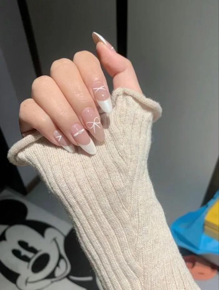 100+ mẫu nail sơn đầu móng trắng đẹp (có loại đính đá)