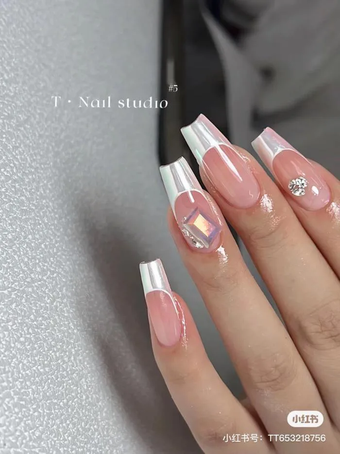 99+ Mẫu nail sơn French đầu móng trắng đẹp, thanh lịch, cuốn hút