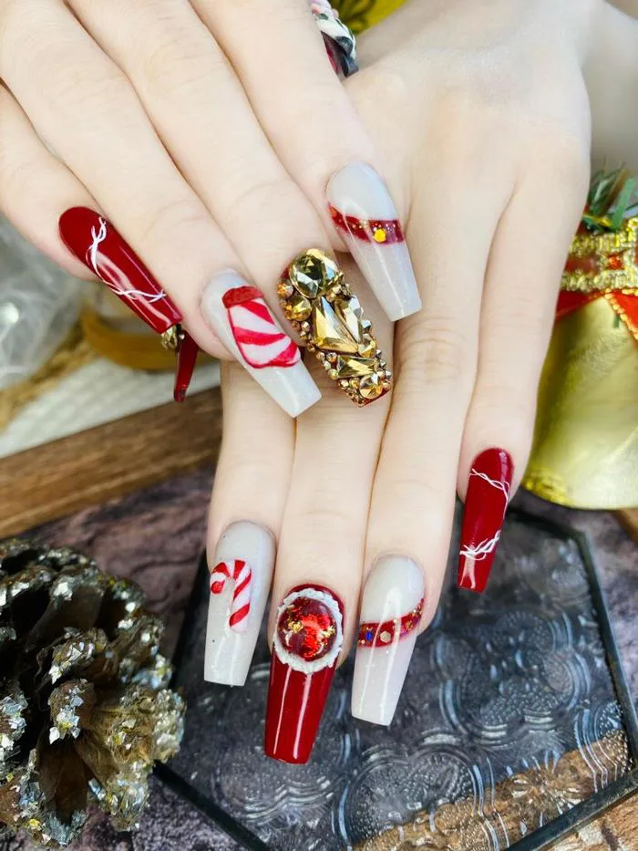 Khuấy đảo đêm tiệc Giáng sinh với các mẫu nail chuẩn salon dưới đây