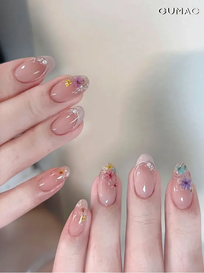 Top mẫu nail ẩn hoa khô ĐẸP nhẹ nhàng, tinh tế nhất hiện nay