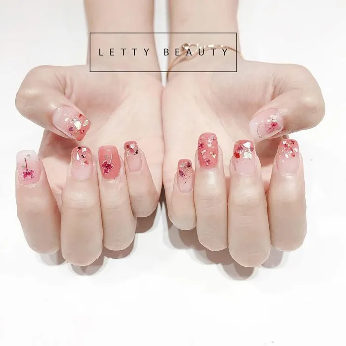 Nhẹ nhàng một chút với hoa khô ẩn xinh xắn mix xà cừ ❤️ 🌵Book lịch để làm  móng xinh, style…