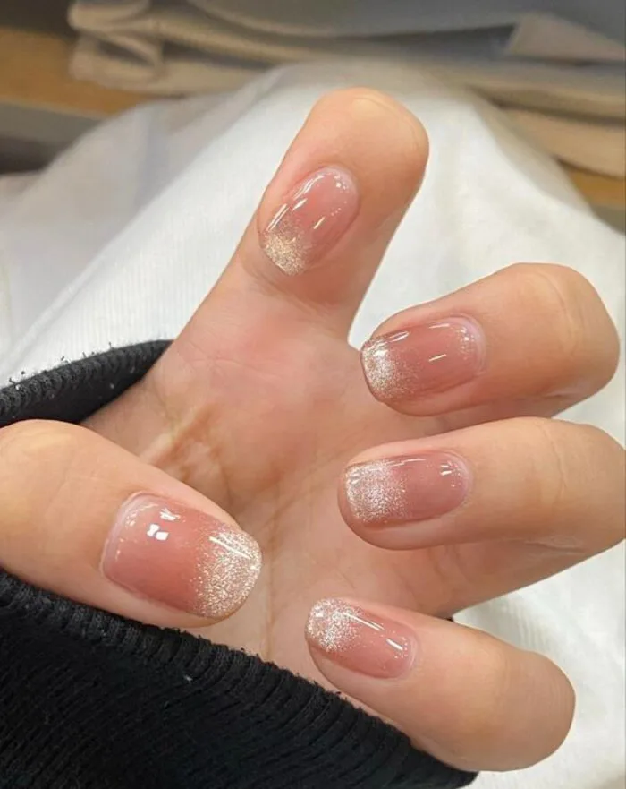 Gợi ý 50+ mẫu nail kim tuyến lấp lánh đẹp và ấn tượng