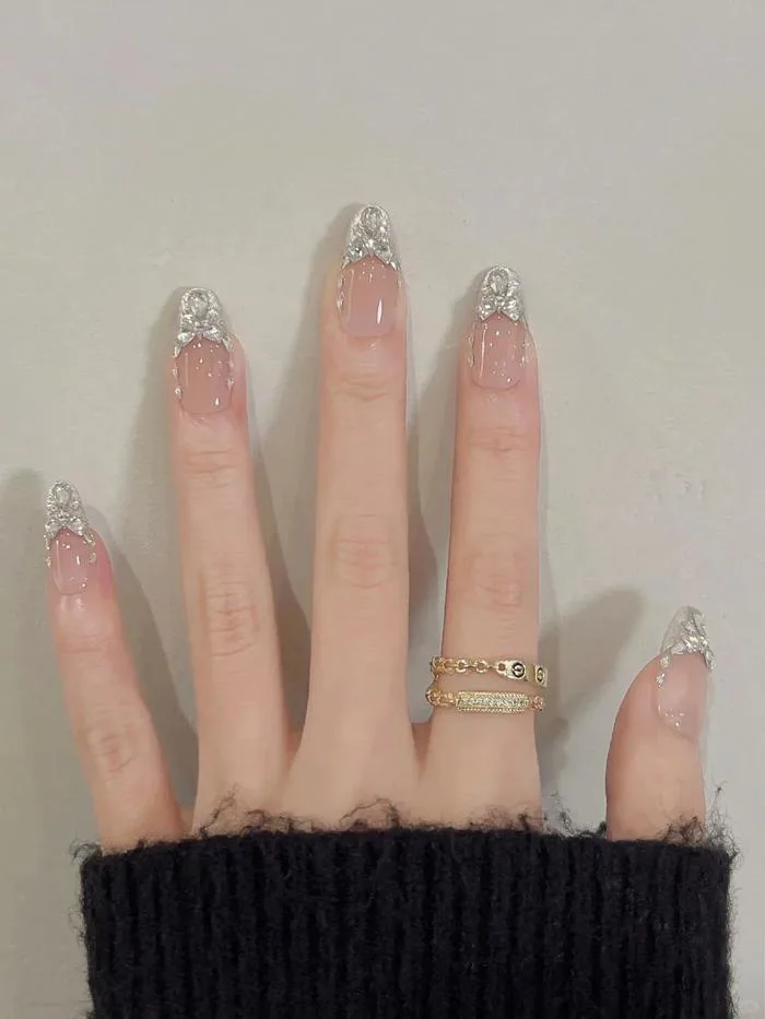 15+ Mẫu Nail Kim Tuyến Đẹp Lấp Lánh Khiến Nàng Mê Mẩn