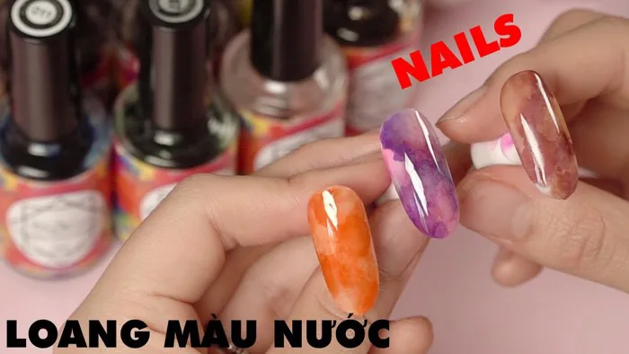 Hướng dẫn cách làm nails loang màu nước đơn giản - sử dụng cồn loang siêu đẹp Hướng dẫn cách làm nails loang màu nước đơn giản - sử dụng cồn loang siêu đẹp