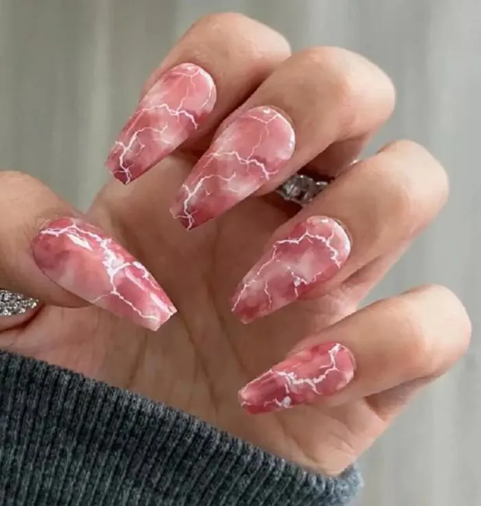 Hướng dẫn chi tiết cách làm móng loang vân đá đẹp mê hồn tại nhà Hướng dẫn chi tiết cách làm móng loang vân đá đẹp mê hồn tại nhà