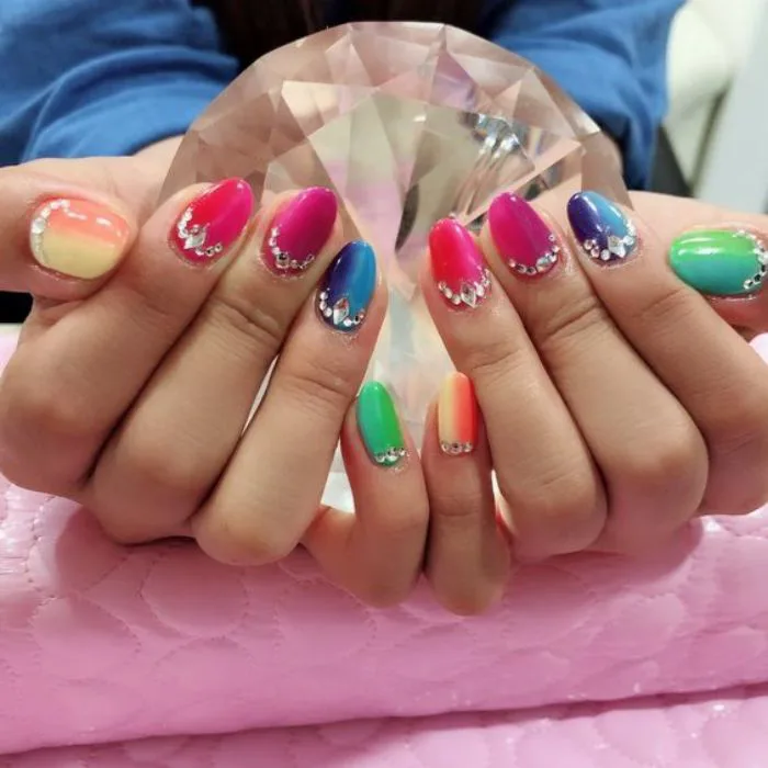 HOT 30+ mẫu nail cầu vồng 7 sắc màu đẹp nhất 2024