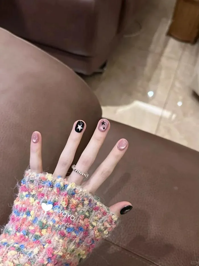 25+ Mẫu Nail Màu Đen Sang Chảnh Cứ Sơn Là Auto Tôn Da