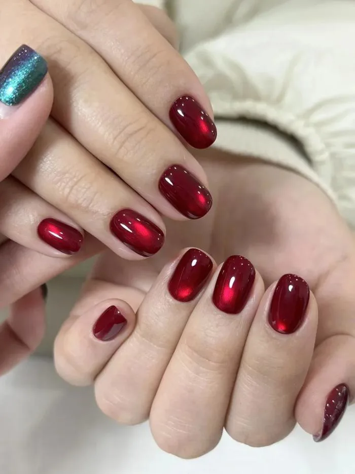 Chấm nhanh 30+ mẫu nail màu đỏ đô sang đỉnh nóc cho nàng