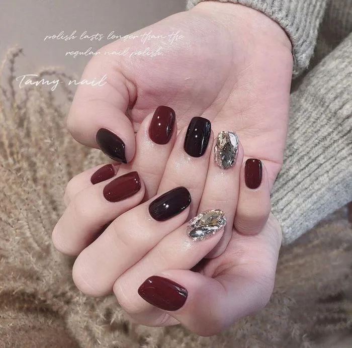 101 mẫu nail màu đỏ đất giúp diện mạo của nàng thêm sang chảnh. nail-mau-do- dat-do-den-3-68d52ad9