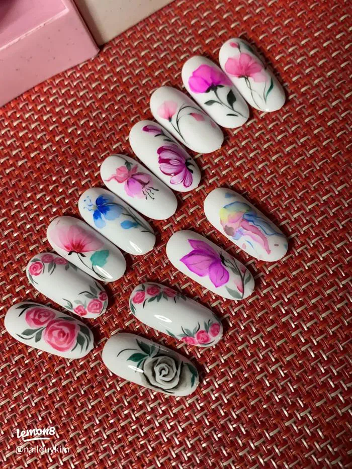 Màu nước nail đơn giản cho móng dài nhọn: Gợi ý vẽ nail hoa đẹp và tinh tế