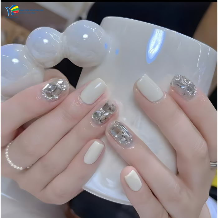 Sơn Móng Tay Màu Trắng - Top Mẫu Nail Màu Trắng Đẹp! - Nhà Văn Hoá Phụ Nữ  thành phố Hồ Chí Minh
