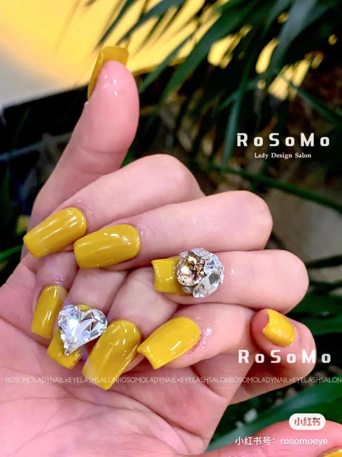 101+ Mẫu nail màu vàng xinh xắn, trẻ trung và tôn da cho nàng