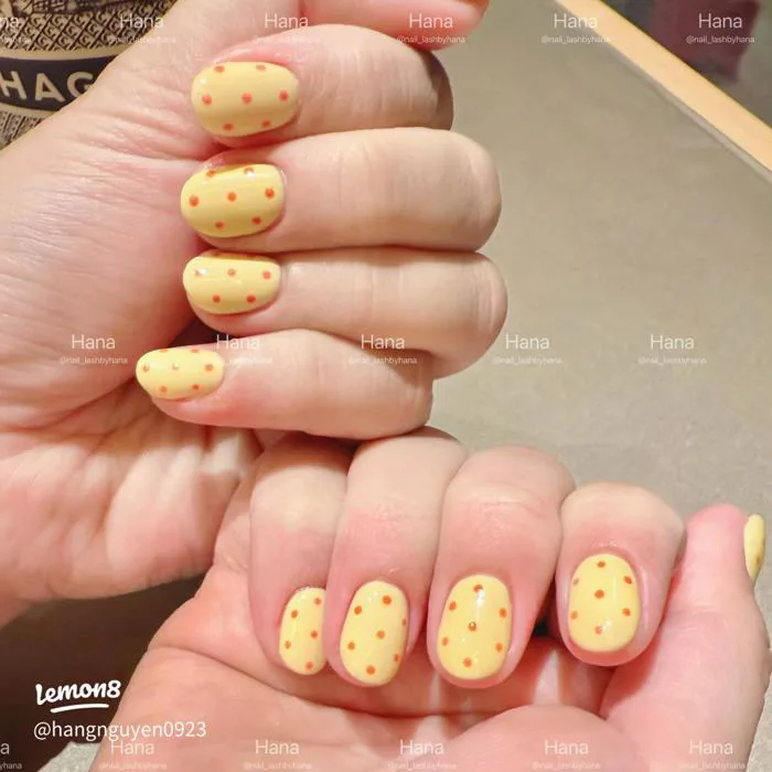 20+ mẫu nail chấm bi vàng chanh xinh xắn, đơn giản mà siêu nổi bật