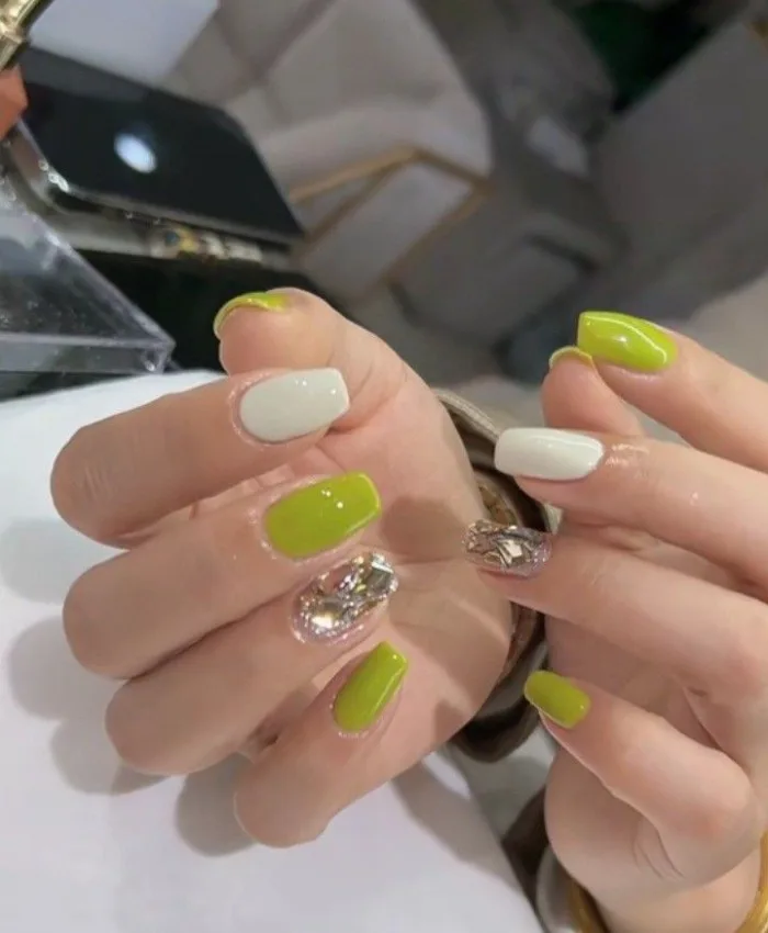 120+ mẫu nail màu xanh màu lá xinh khiến nàng mê mẩn