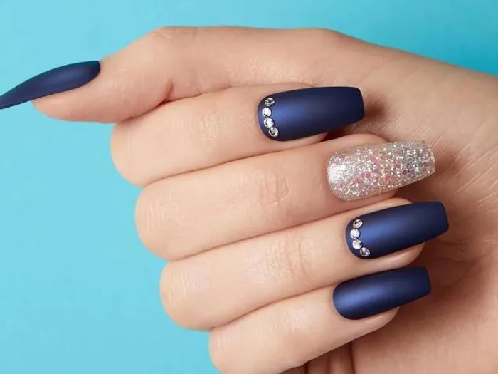 9+ nail xanh navy cá tính, sành điệu phù hợp với làn da sáng