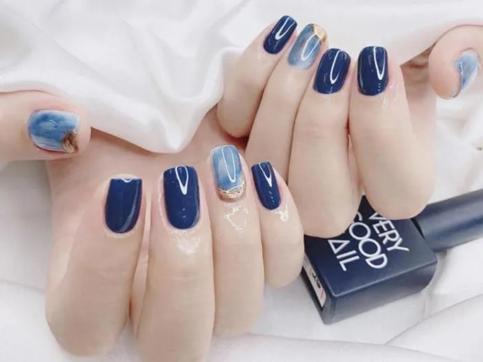 9+ nail xanh navy cá tính, sành điệu phù hợp với làn da sáng