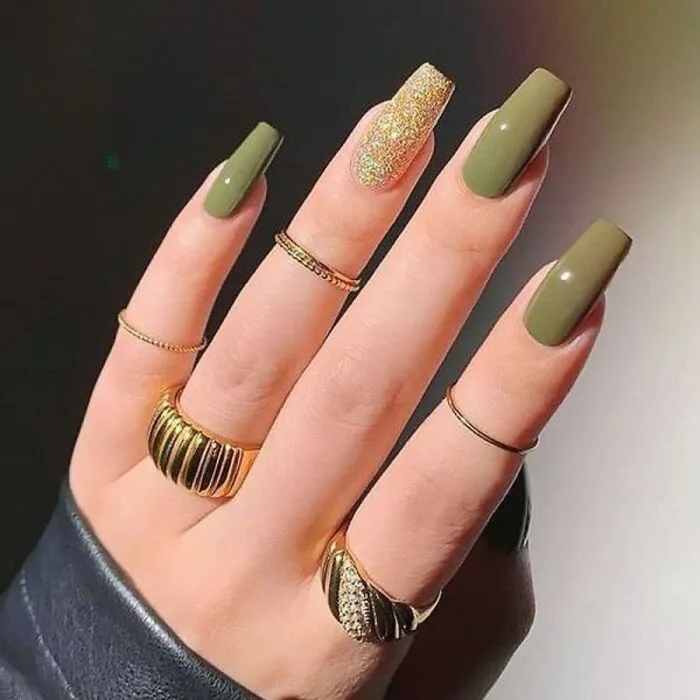 60+ mẫu nail màu xanh rêu nhẹ nhàng khiến nàng mê tít
