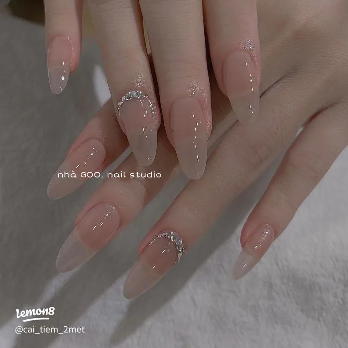 Mẫu móng tay đẹp nhẹ nhàng tại Tân Phú: nail hồng thạch dáng hạnh nhân siêu  xinh
