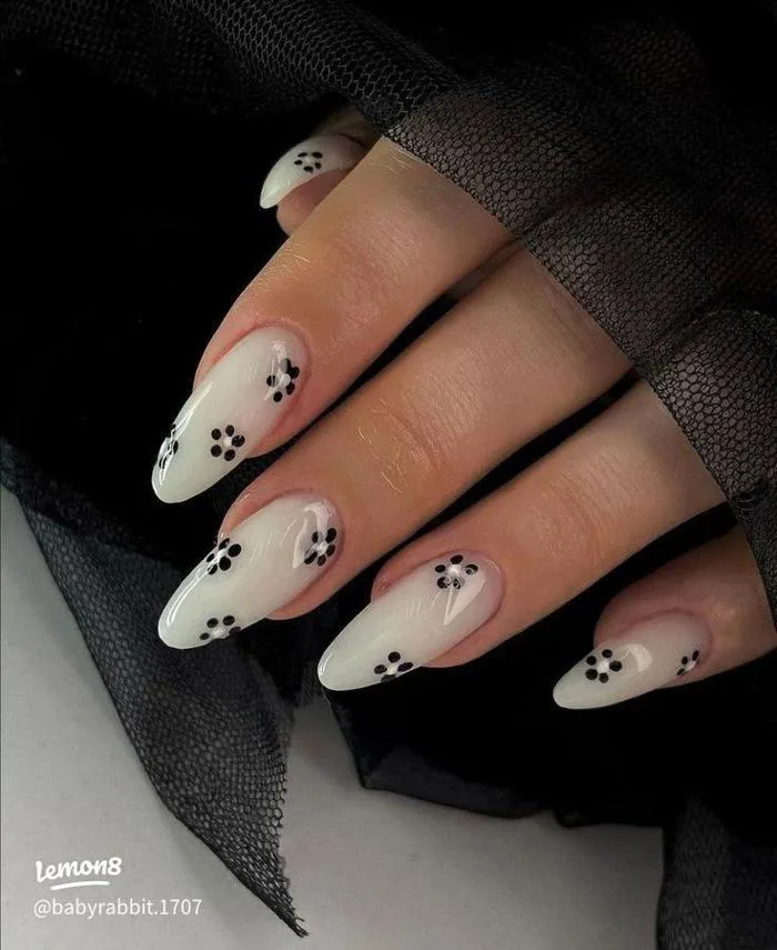 Móng hình hạnh nhân đẹp: 10 mẫu nail hạnh nhân sang xịn cho nàng