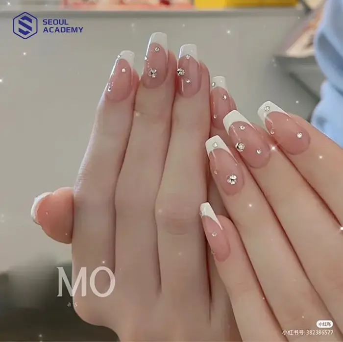 Những mẫu nail đẹp cho móng ngắn hot trend 2026