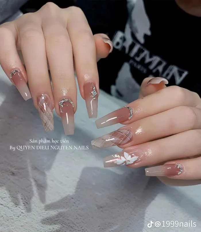 Mẫu nail fom thang | Nail trong, Móng tay màu nude, Nail móng dài