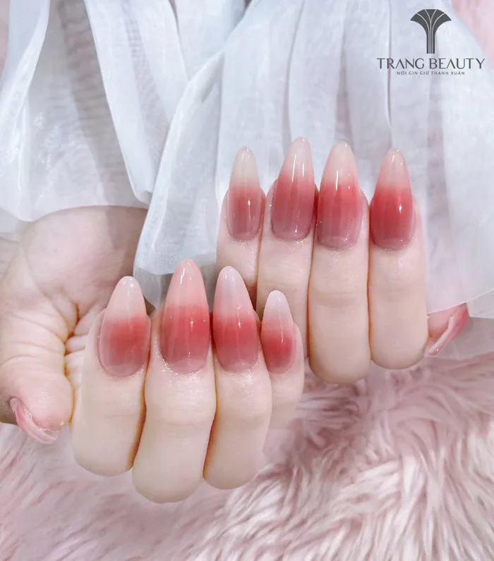 Nail Móng Nhọn Sang Chảnh: Tuyển Tập Mẫu Đẹp Cá Tính 2025