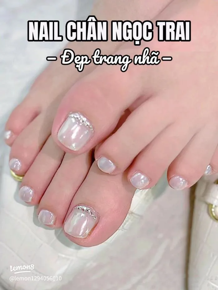 20+ mẫu nail chân trắng ngọc trai đẹp thanh lịch, tôn da cho nàng