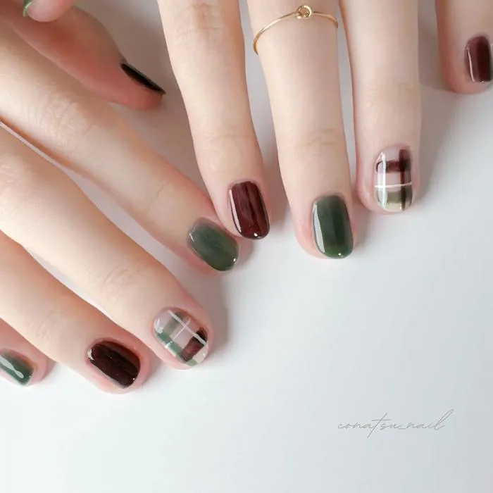 Mẫu nail mùa Thu dành riêng cho móng ngắn năm 2025 | ELLE