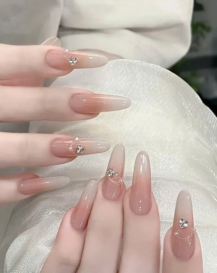 Mẫu nail đơn giản nhẹ nhàng – xu hướng làm đẹp được ưu chuộng nhất năm 2025  | Viết bởi Hải Biết Tuốt
