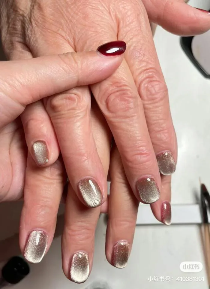 Mẫu Nail Đính Đá Cho Quý Bà U50: Phong Cách Hàn Quốc, Độc Đáo