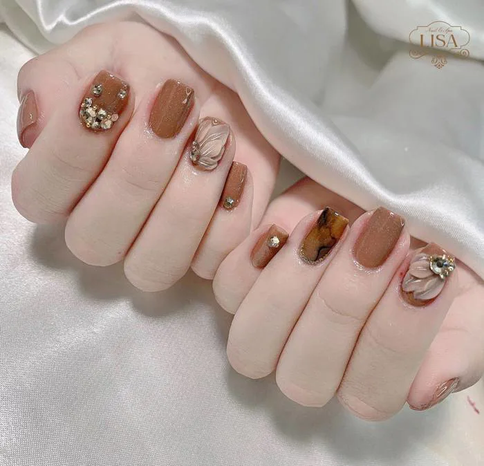 Top 6 tone màu nail dành cho các nàng sở hữu làn da ngăm