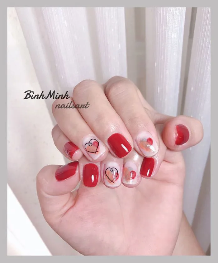 Nail vẽ trái tim mầu đỏ