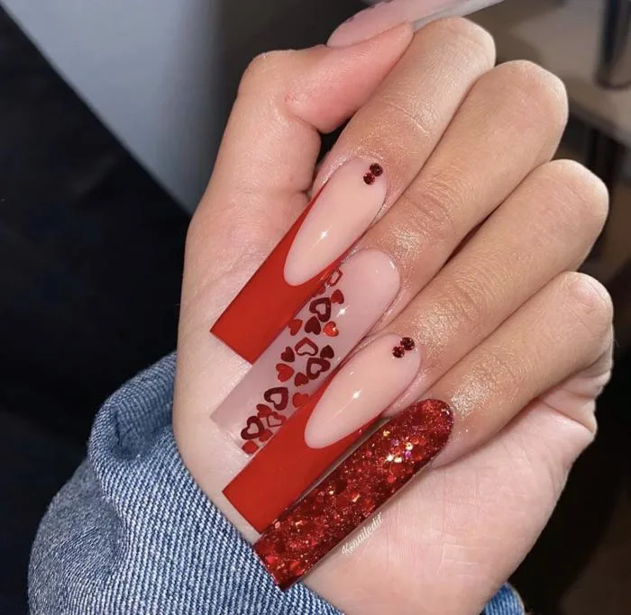 Trước thềm Valentine, phái đẹp đua nhau đi làm nail rực rỡ nhiều màu