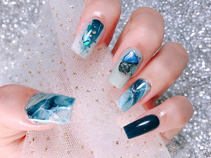 Top 10+ mẫu nail vân đá đẹp, sang trọng hot nhất 2025