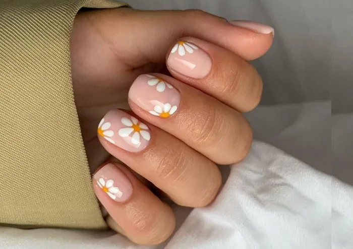 Tổng hợp 13 mẫu nail hoa cúc đẹp nhất mọi thời đại - NQ Medical