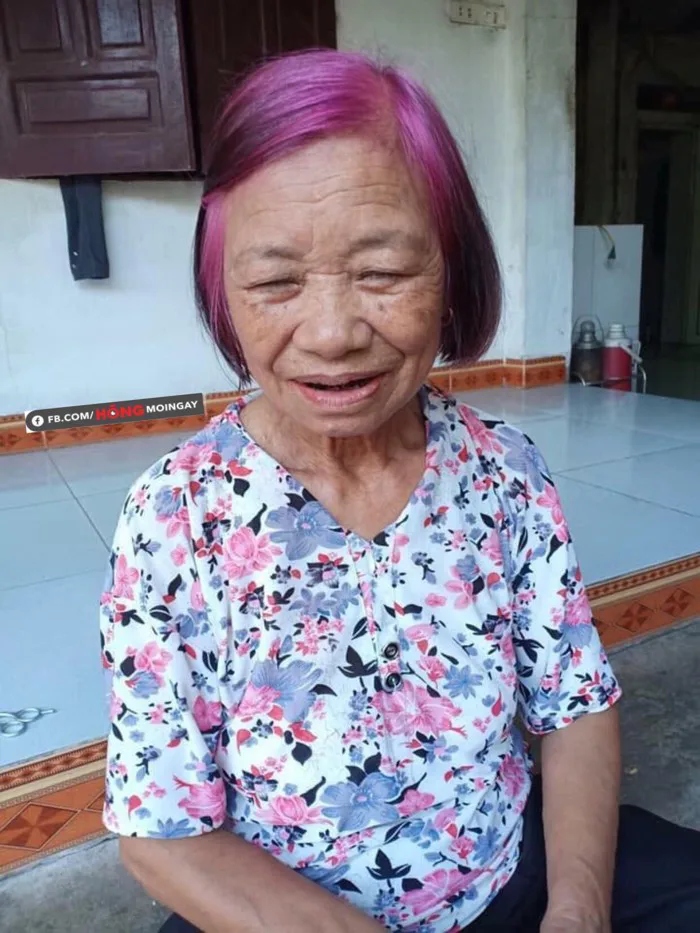 Cụ bà có mái tóc chất nhất MXH với màu tím hồng mộng mơ