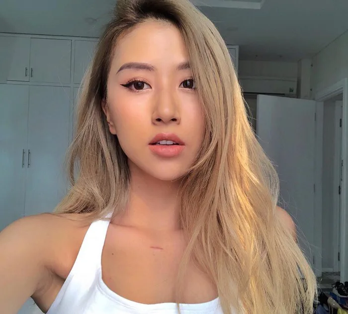 Quỳnh Anh Shyn vừa nhuộm tóc vàng hoe trông đã Quỳnh Anh Shyn vừa nhuộm tóc vàng hoe trông đã